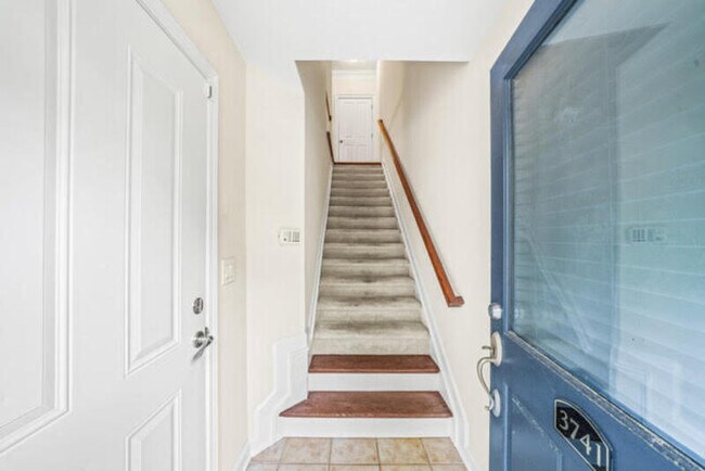 Foto del edificio - 3741 Ashford Creek Ave NE