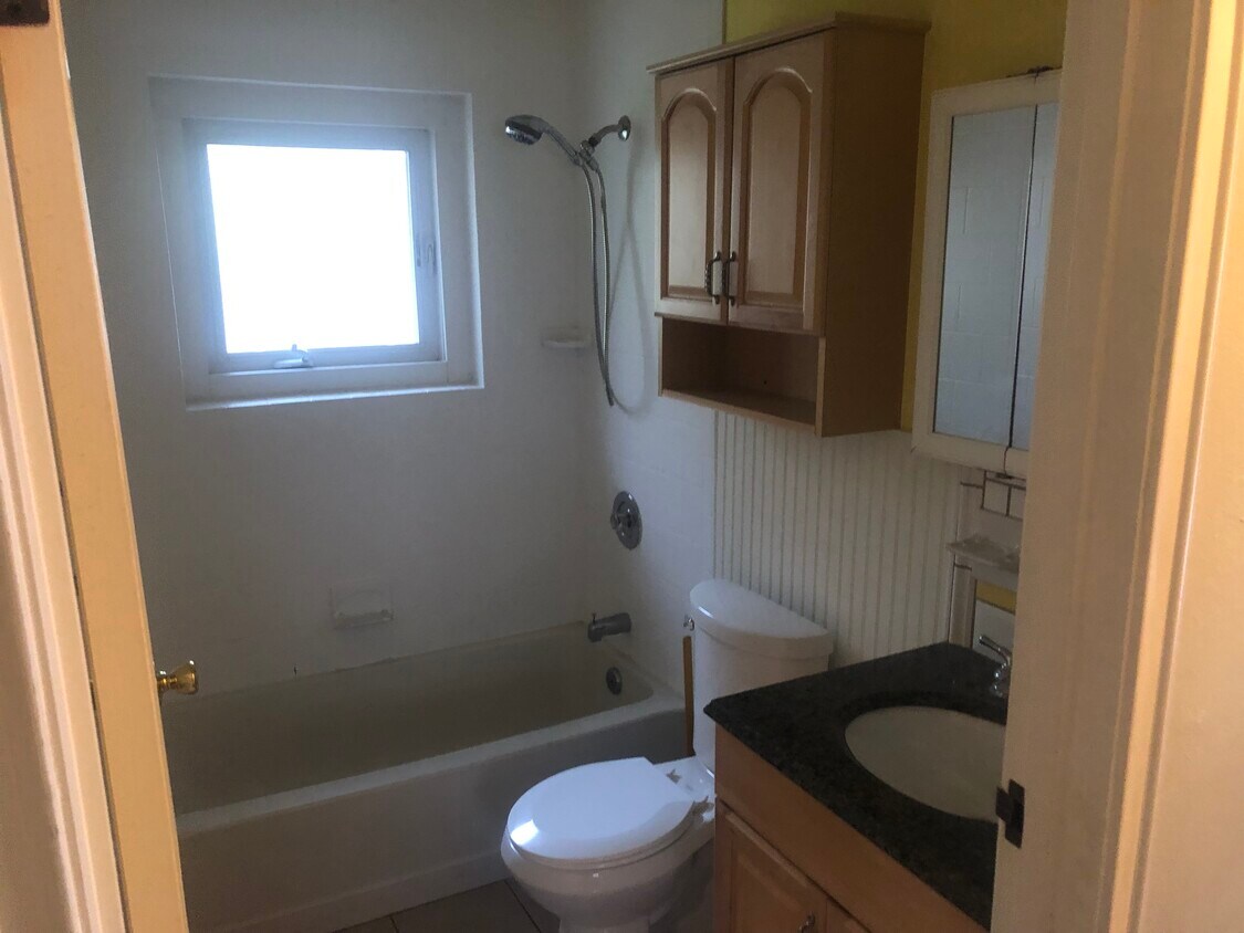 Bathroom - 1324 Saint James Ct