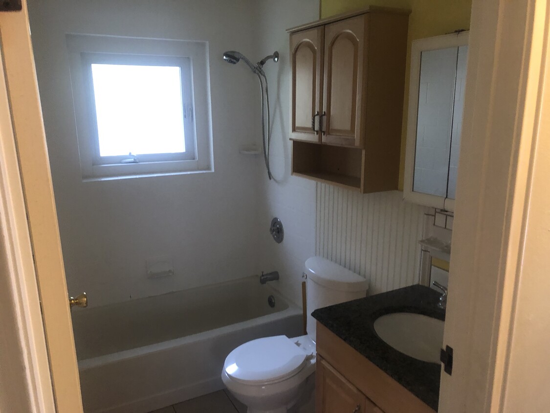 Bathroom - 1324 Saint James Ct