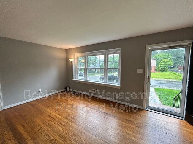 Building Photo - 1124 Bridle Ln