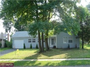 Building Photo - 26 Newport Ln