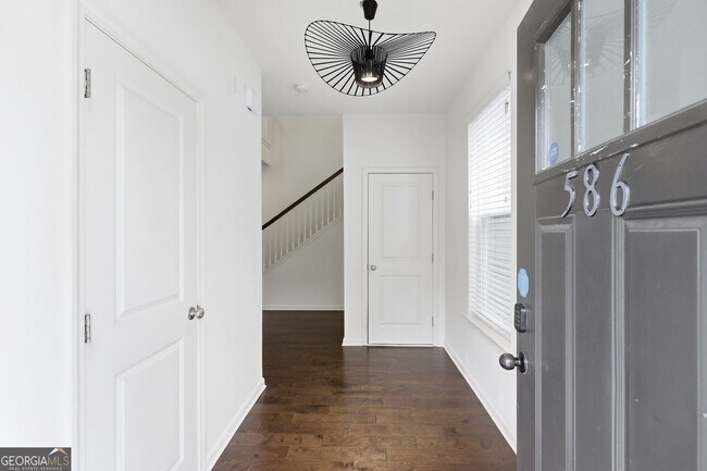 Foto del edificio - 586 Morrow Ln