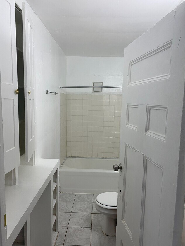 Bathroom - 1114 Seymour Ave
