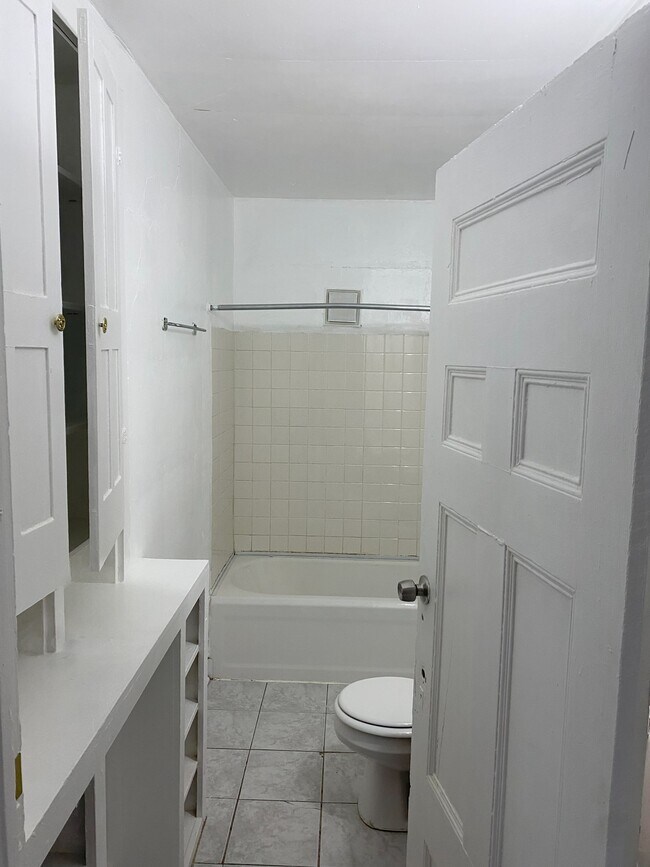Baño - 1114 Seymour Ave