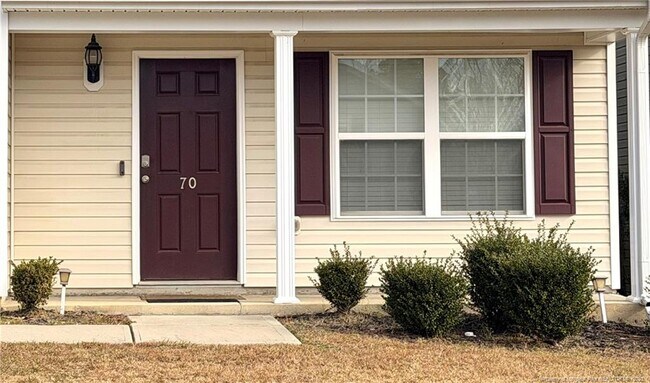Foto del edificio - 70 Hallow Oak St
