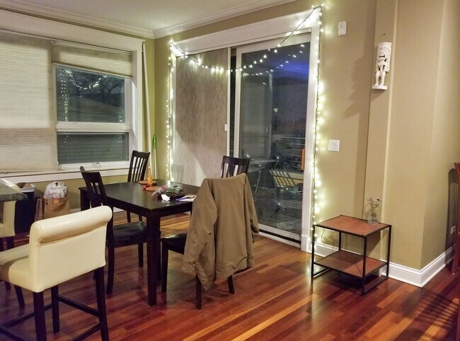 Foto del edificio - 1712 W Beach Ave