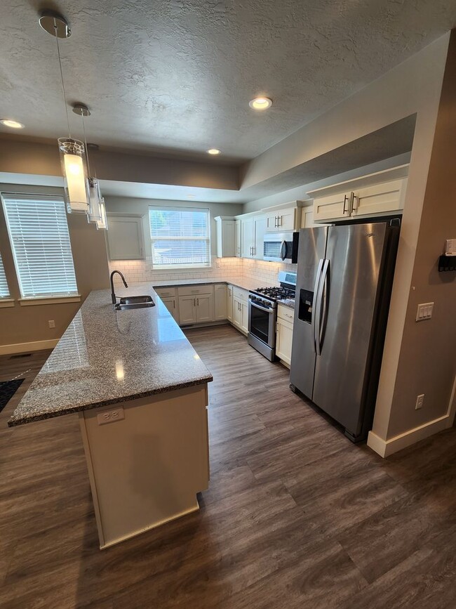 Foto del edificio - Gorgeous 4 Bedroom Home in Ogden