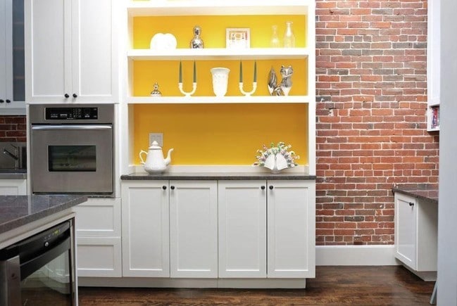 kitchen with ample storage - 17 Marlborough St