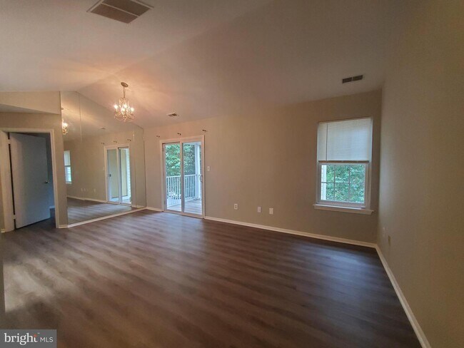 Foto del edificio - 727 Walden Cir