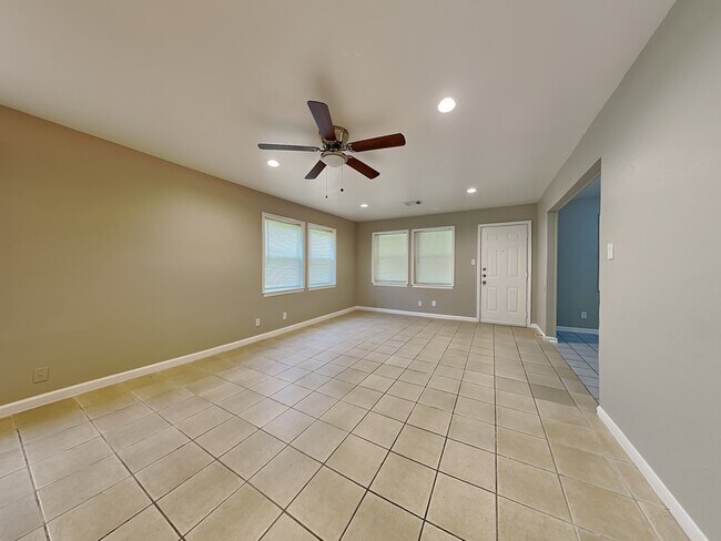 Building Photo - 29623 Raestone St