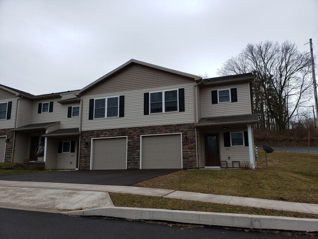 Building Photo - 110 Hollow Dr