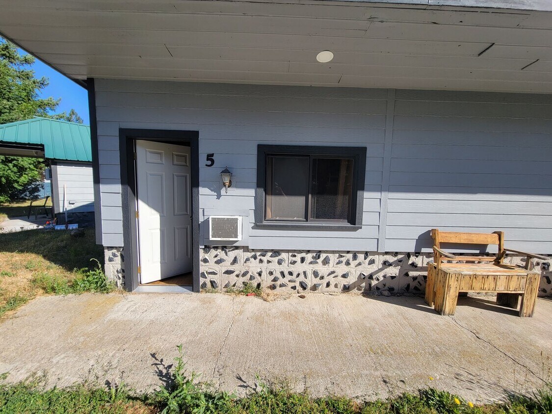 Primary Photo - Lakeview Apartments