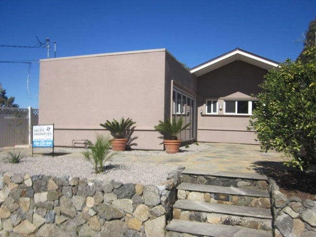 Building Photo - 6940 Beagle St, San Diego, CA 92111