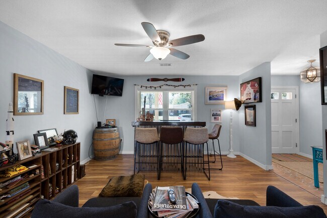 Foto del edificio - 217 Chateaugay St NW