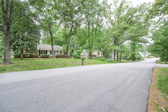 Building Photo - Charming 3BR Home with Hardwood Floors, Fireplace & Bright Living Spaces in Midlothian