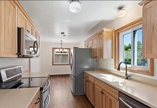 Building Photo - 300 Aristocrat Dr