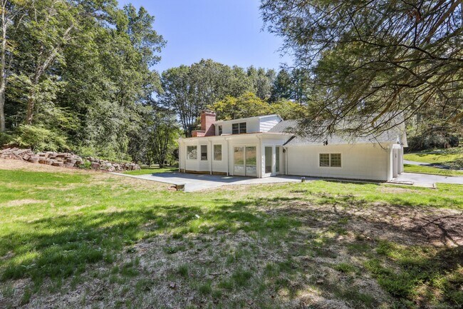 Building Photo - 8 Fairview Ln