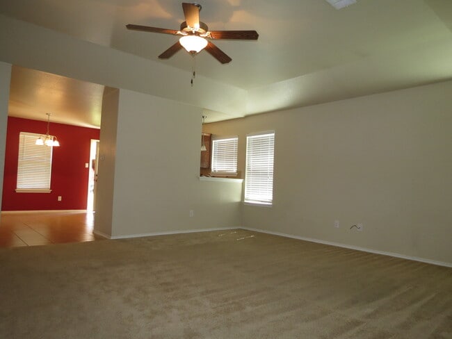 Building Photo - Gorgeous 3 bedroom 2 bath home in desired ...