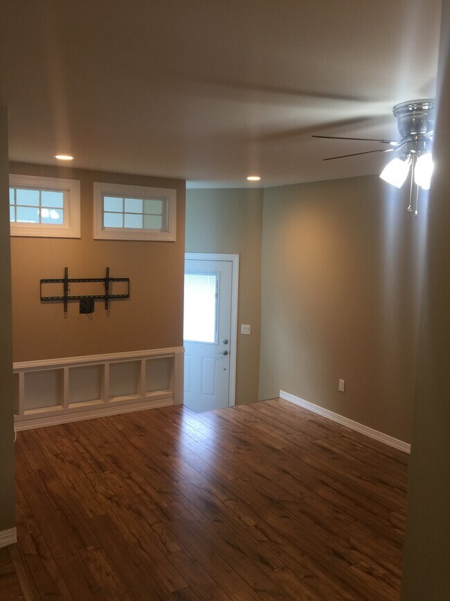 Foto del edificio - 3207 Valley Pl