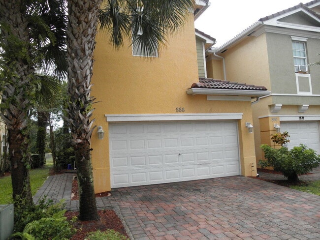 Foto del edificio - 888 Pipers Cay Dr