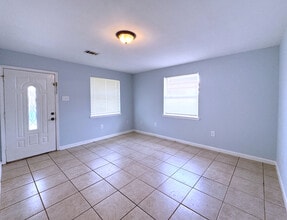 Building Photo - 8422 Valor Dr