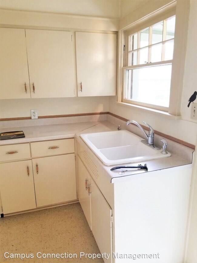 Building Photo - 3 br, 1 bath House - 1275 Ferry St.