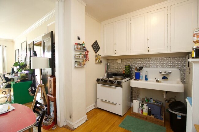 Foto del edificio - 1211 W Elmdale Ave