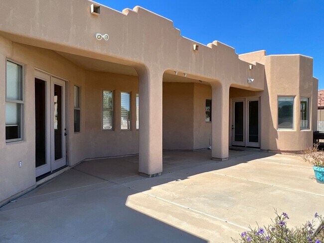 Foto del edificio - Gilbert 4 Bed & 3 Bath on HUGE LOT - Acre+...