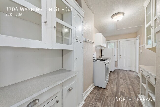 Foto del edificio - 3706 Washington St