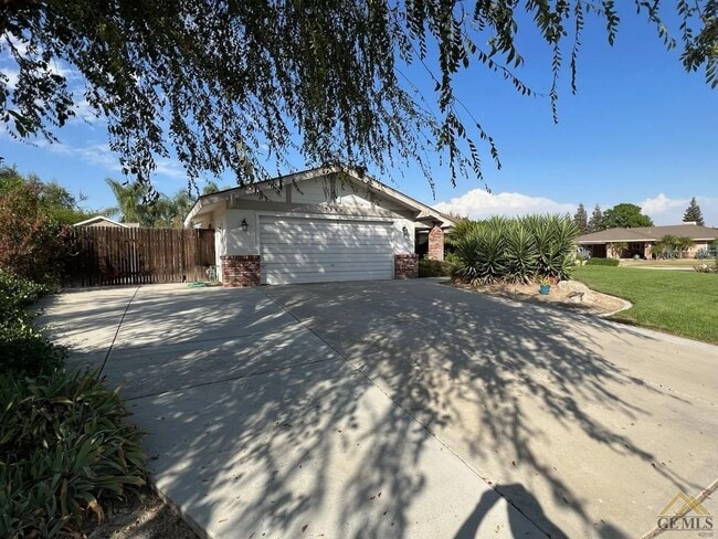 Building Photo - 7200 Bennington Way