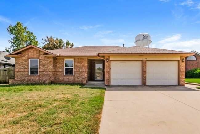 Building Photo - 1120 Shelly Rd