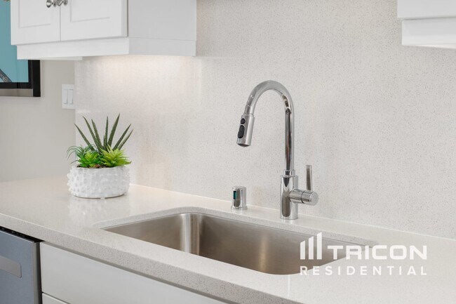 Foto del edificio - 24822 Padre Ct