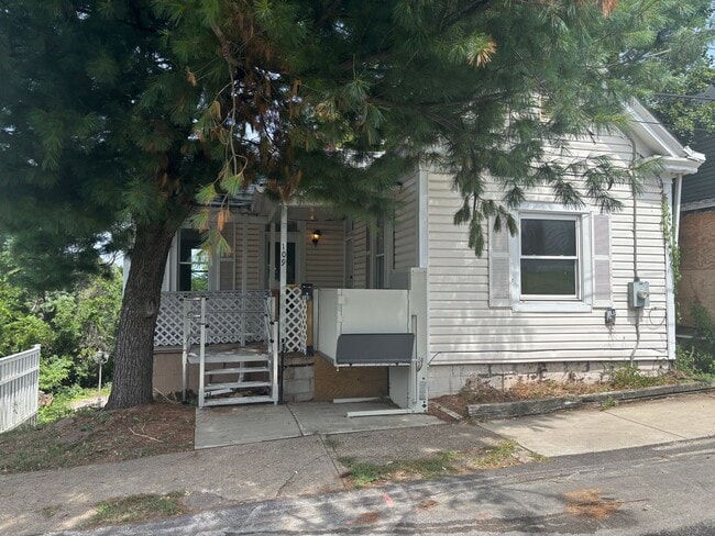 Building Photo - Spacious rooms, updated mechanicals, and convenient Canonsburg living