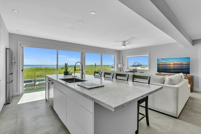 Building Photo - 604 N Ocean Blvd
