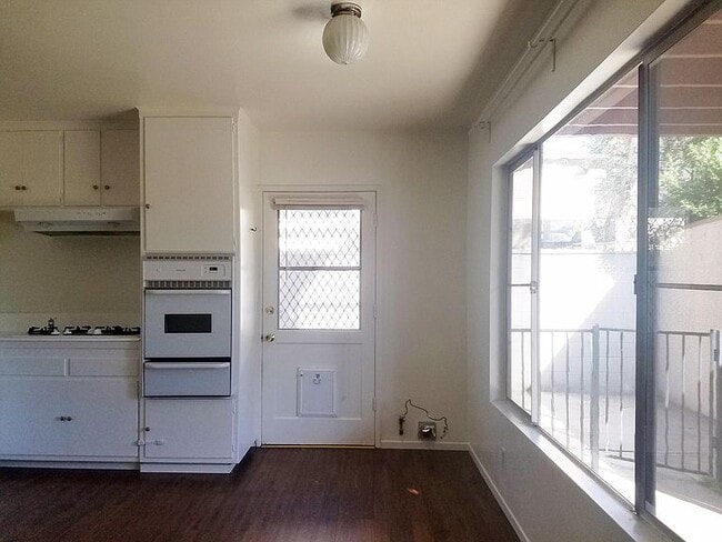 Kitchen - 1315 N Mar Vista Ave