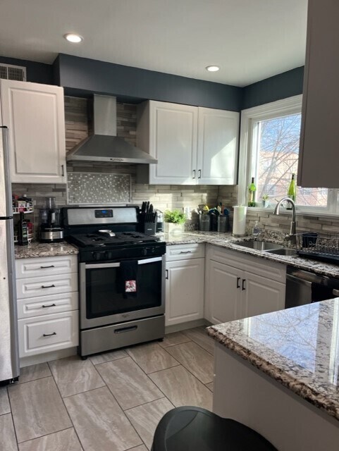 Foto del edificio - 8835 Lavergne Ave