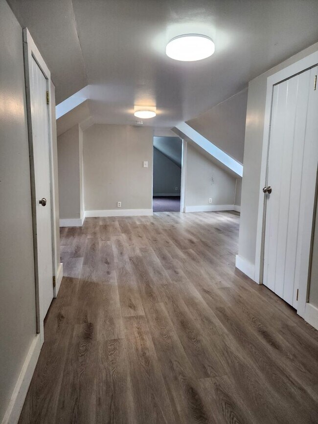 35 Railroad St Unit 5, Johnson, VT 05656 Room for Rent in Johnson, VT