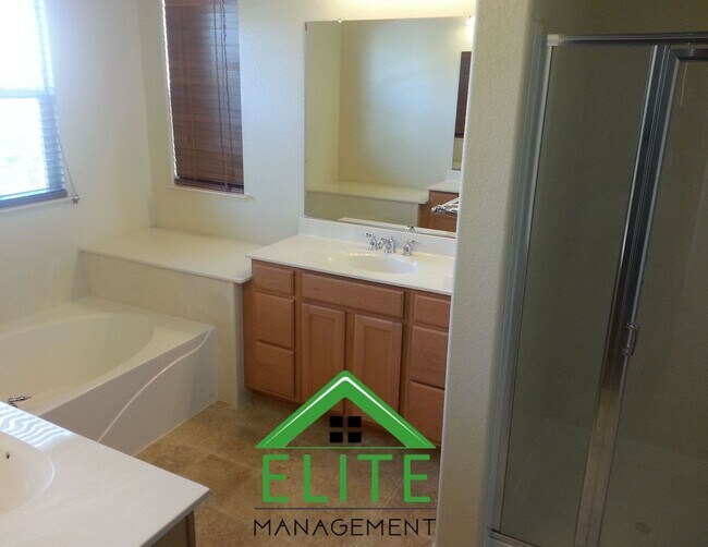 Building Photo - Spacious 4-Bedroom Home in North Natomas –...