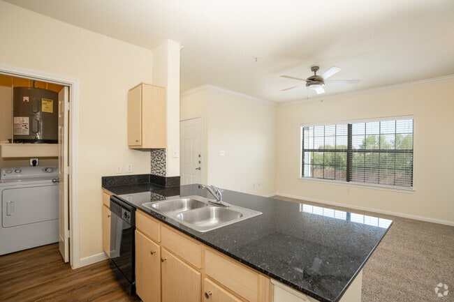1BR, 1BA - 730SF - Kitchen - The Reserve at Cimarron
