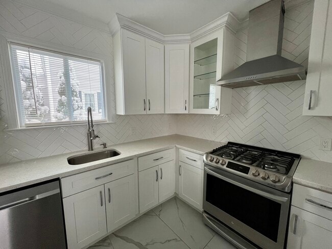 Kitchen 2 - 19 Cushing St