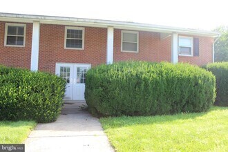 Building Photo - 45 Eisenhower Dr