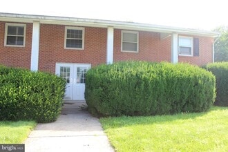 Building Photo - 45 Eisenhower Dr
