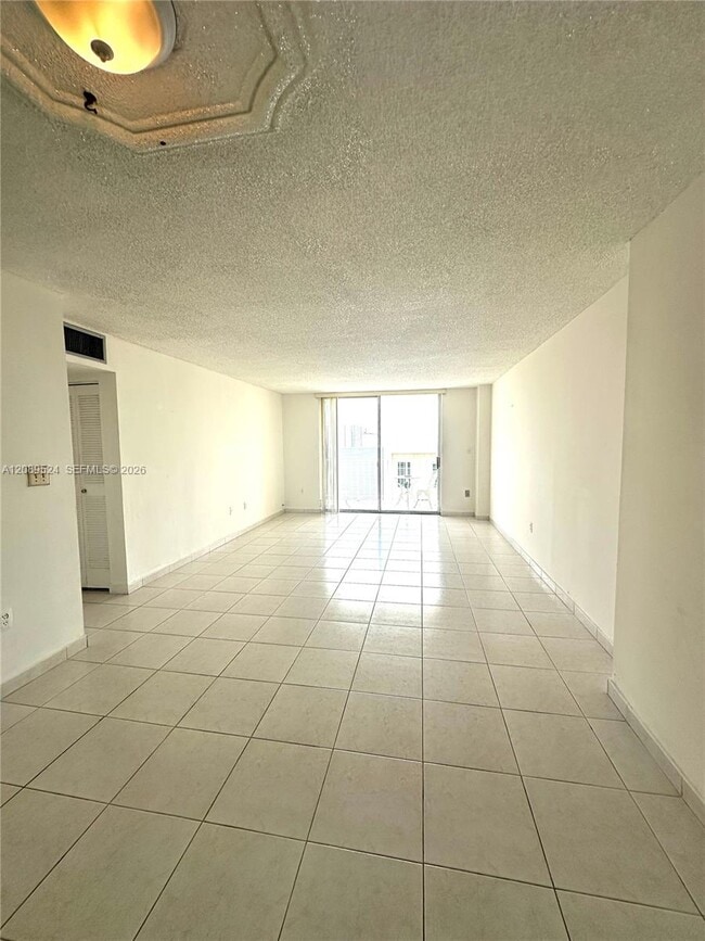 Foto del edificio - 4675 W 18th Ct