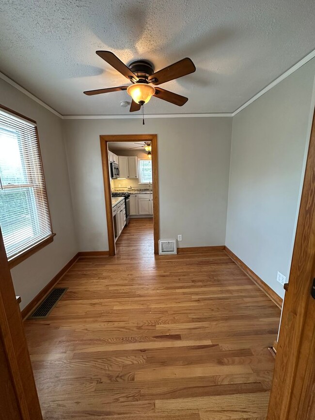 Building Photo - 2 BEDROOMS PLUS BONUS ROOM, 2 BATHROOM, SINGLE FAMILY HOME