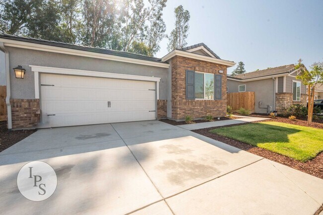 Foto del edificio - Newer East Clovis Home, 4BR/2BA, with Sola...