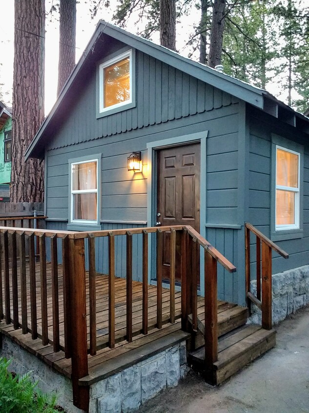 Foto principal - 8333 Rainbow Avenue