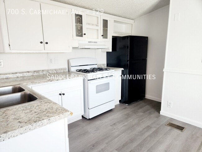 Building Photo - 700 S Carmichael Ave