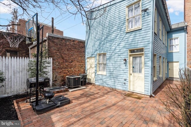 Building Photo - 1627 Aliceanna St