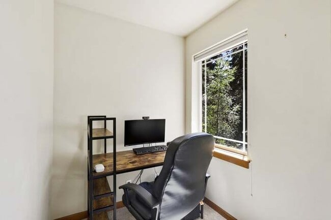 Building Photo - 16532 Lemolo Shore Dr NE