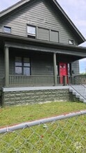 Building Photo - 669 S 35th St